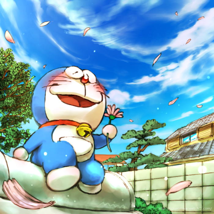Chú mèo máy Doraemon ngồi ở sây chơi rất vui
