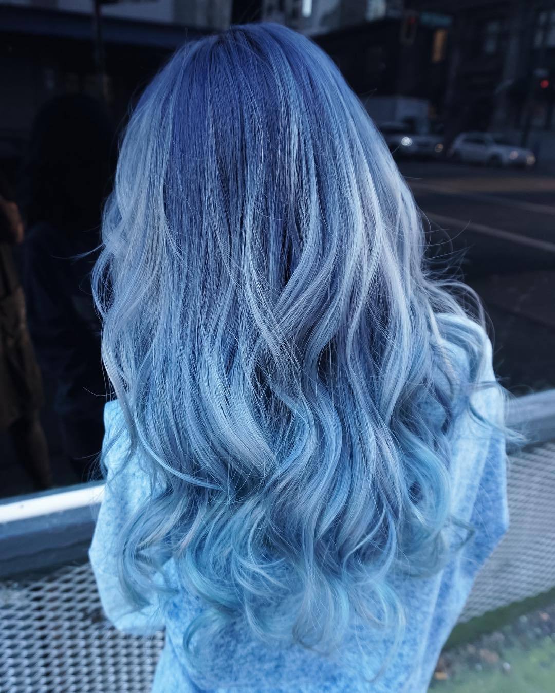 Màu tóc highlight xanh nước biển