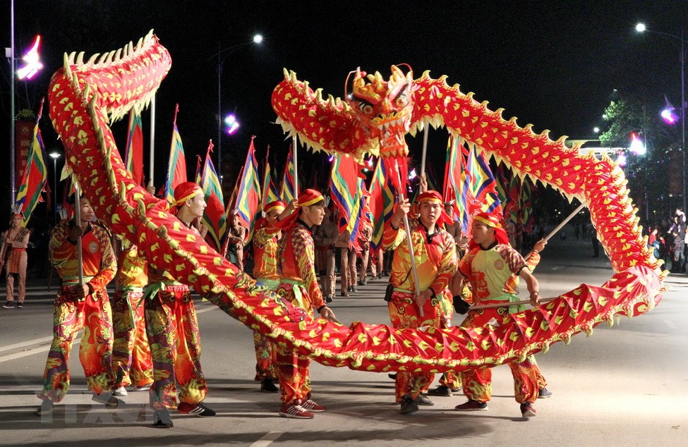 Giỗ tổ Hùng Vương sôi động Lễ hội dân gian đường phố Việt Trì