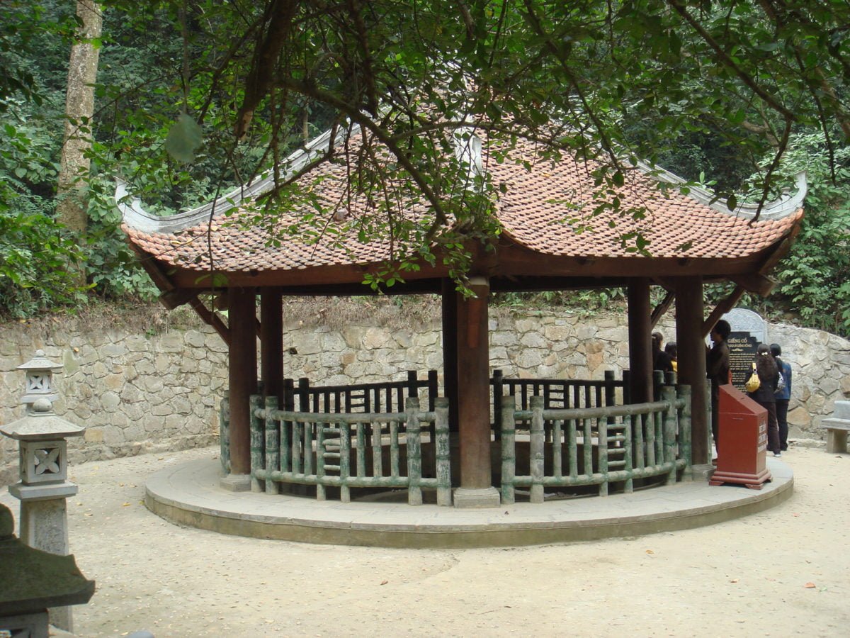 Khu di tích lịch sử đền Hùng - Đền Giếng