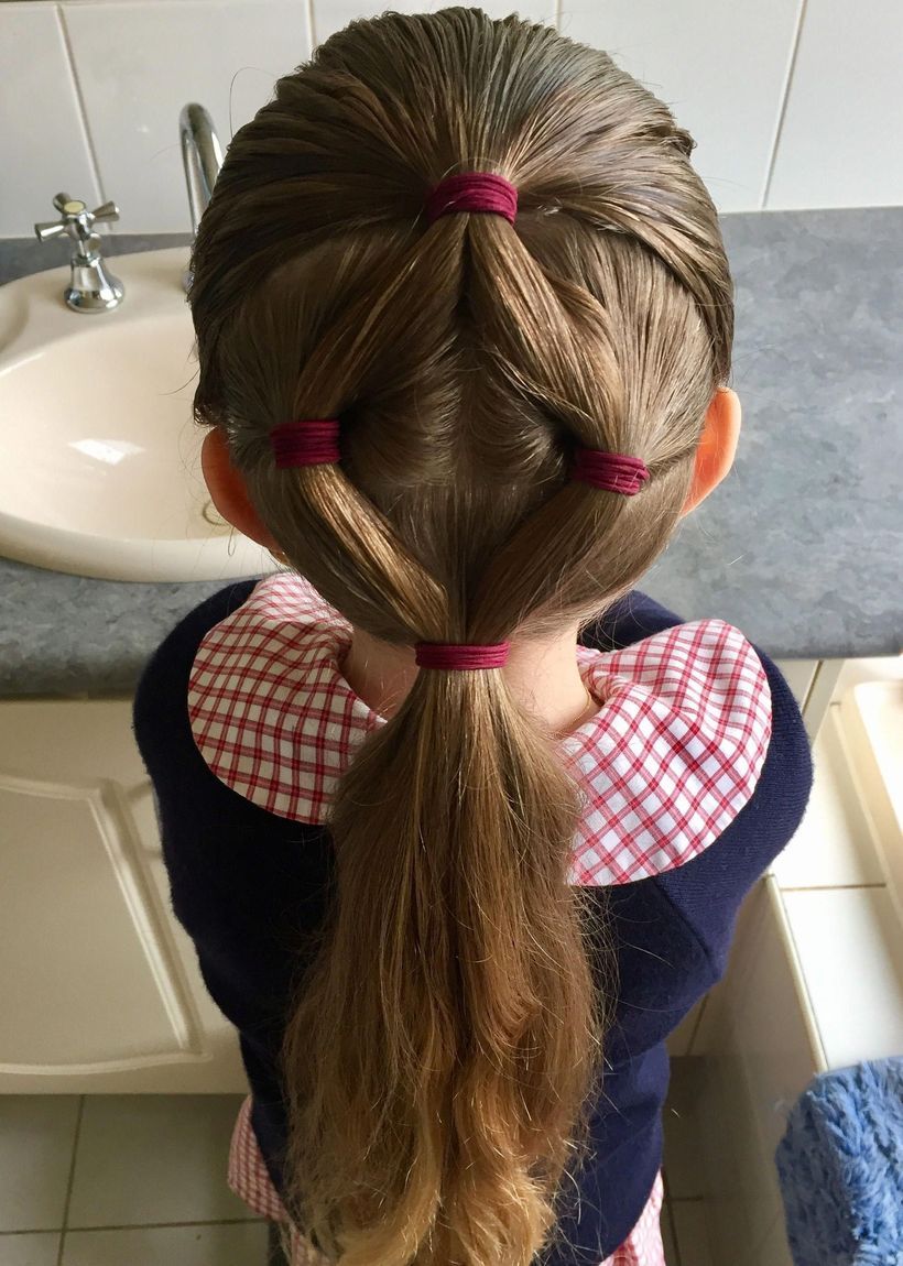 Kiểu buộc tóc đơn giản đẹp cho bé gái