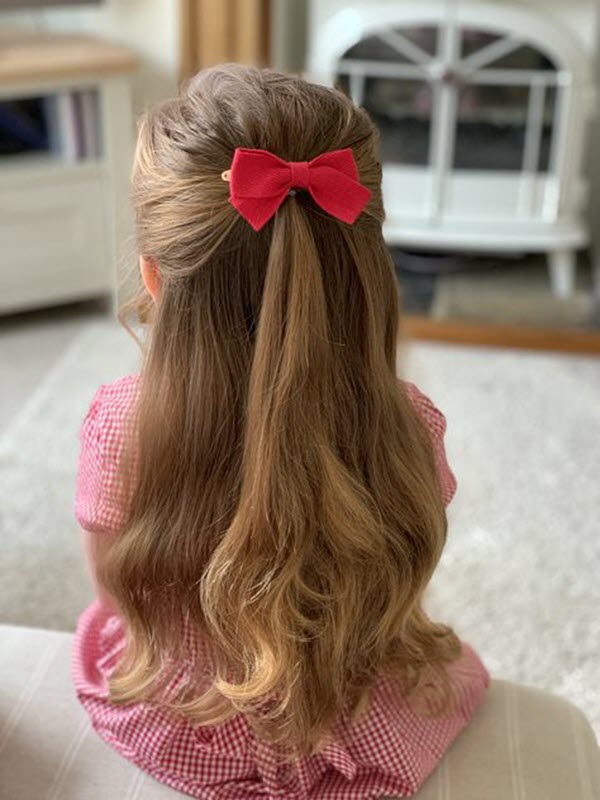 Kiểu buộc tóc đơn giản đẹp nhất cho bé gái tóc dài