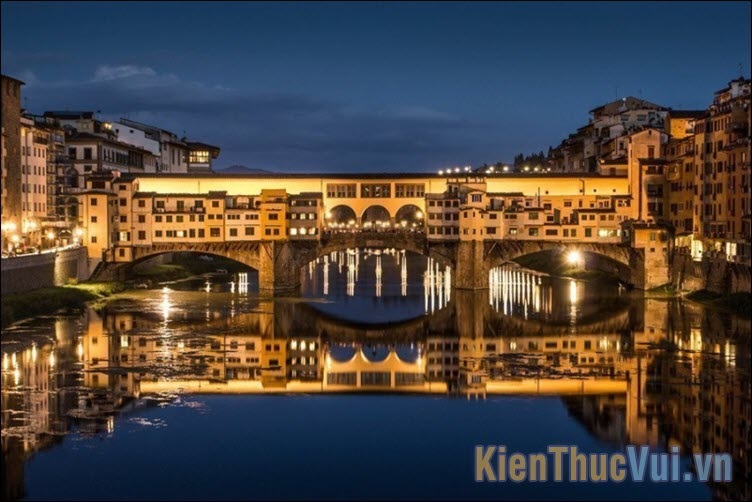 Cầu tình yêu Ponte Vecchio, Florence, Italy