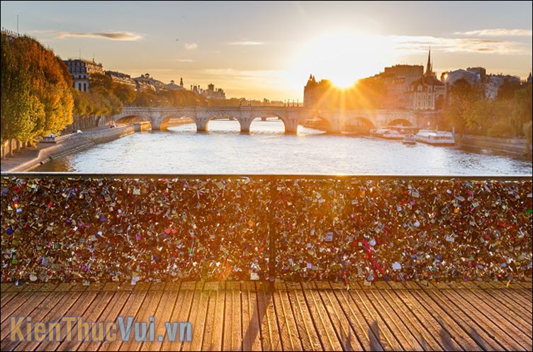 Paris – kinh đô ánh sáng, nơi được mệnh là thành phố của tình yêu vừa lãng mạn vừa thơ mộng trữ tình