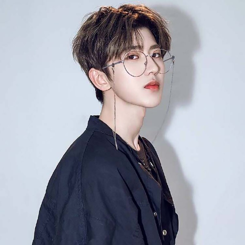 Ảnh trai Hàn đẹp kiểu thư sinh khi đeo kính