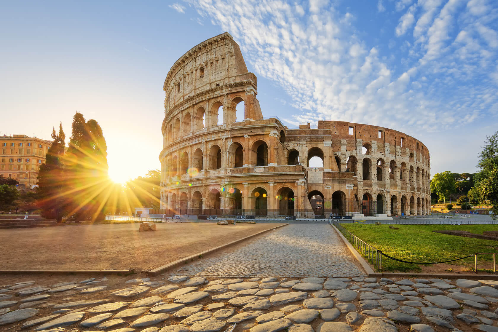 Ảnh mặt trời tỏa nắng bên thành Rome