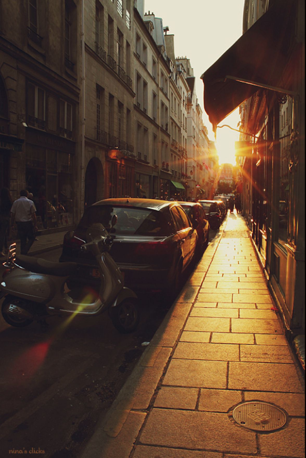 Hình ảnh tia nắng mặt trời ở đường phố Paris