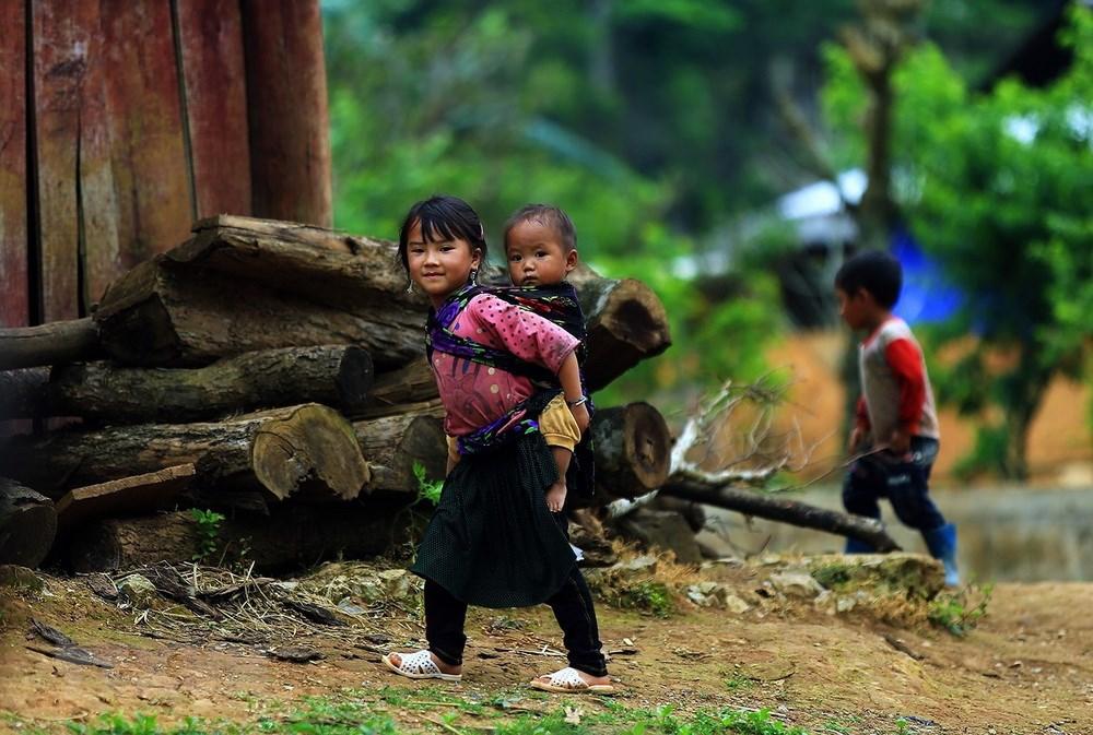 Ảnh nụ cười rạng rõ của trẻ em vùng cao ở Điện Biên