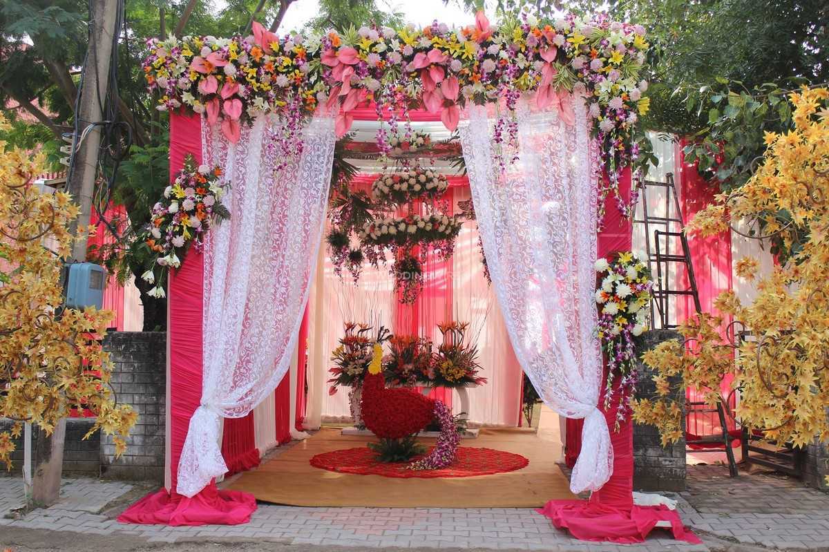 Mẫu cổng hoa cưới bằng vải lụa đẹp