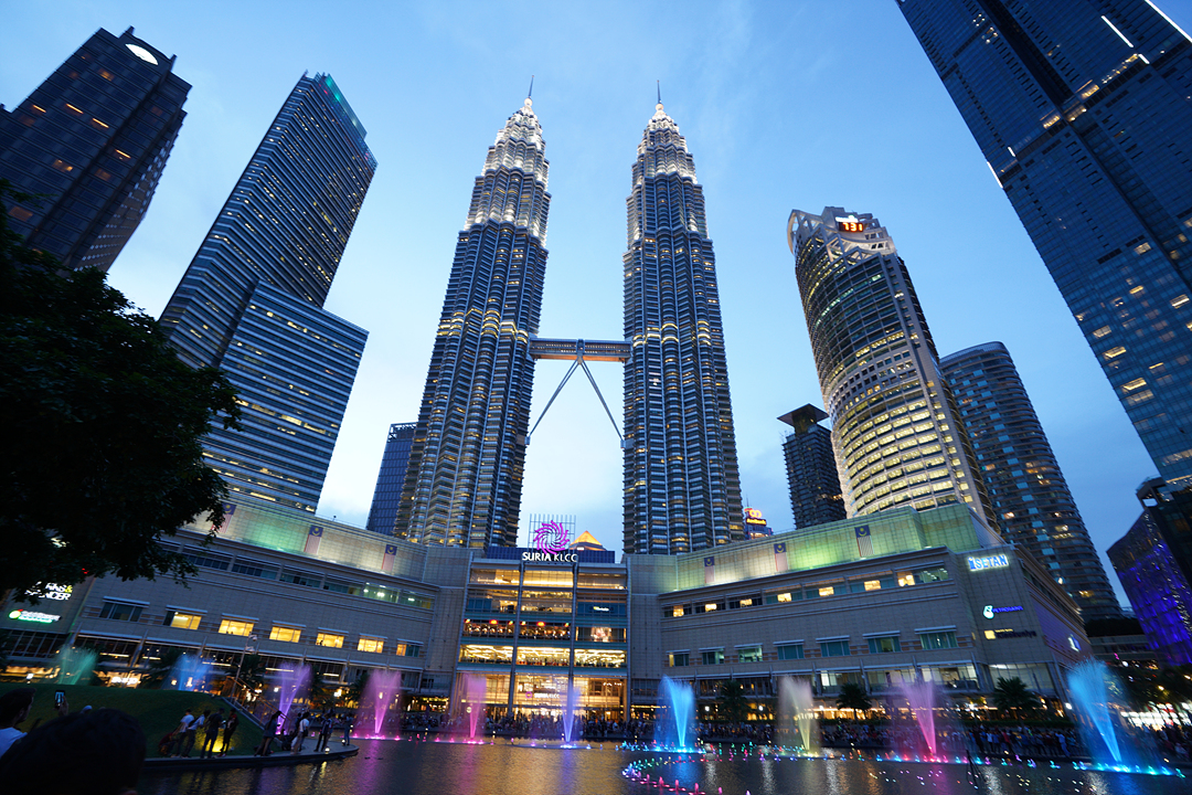 Ảnh tòa tháp đôi cao chọc trời tại Malaysia