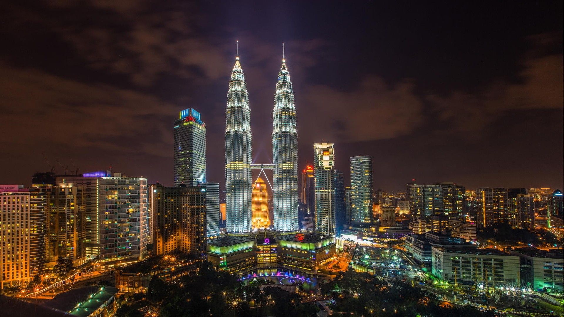 Petronas Twin Towers Wallpaper
