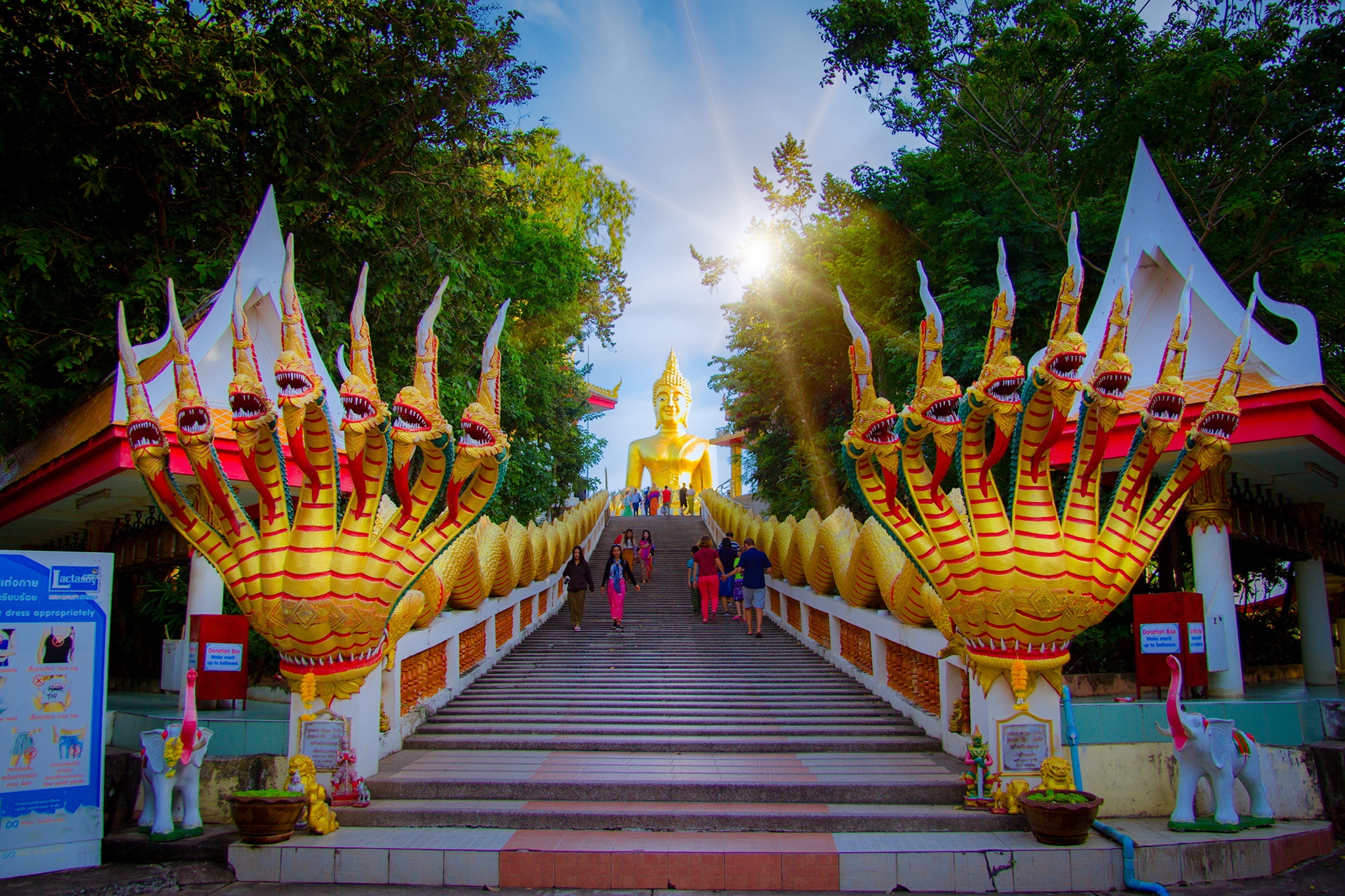 Ảnh cổng vào đồi phật lớn ở Pattaya