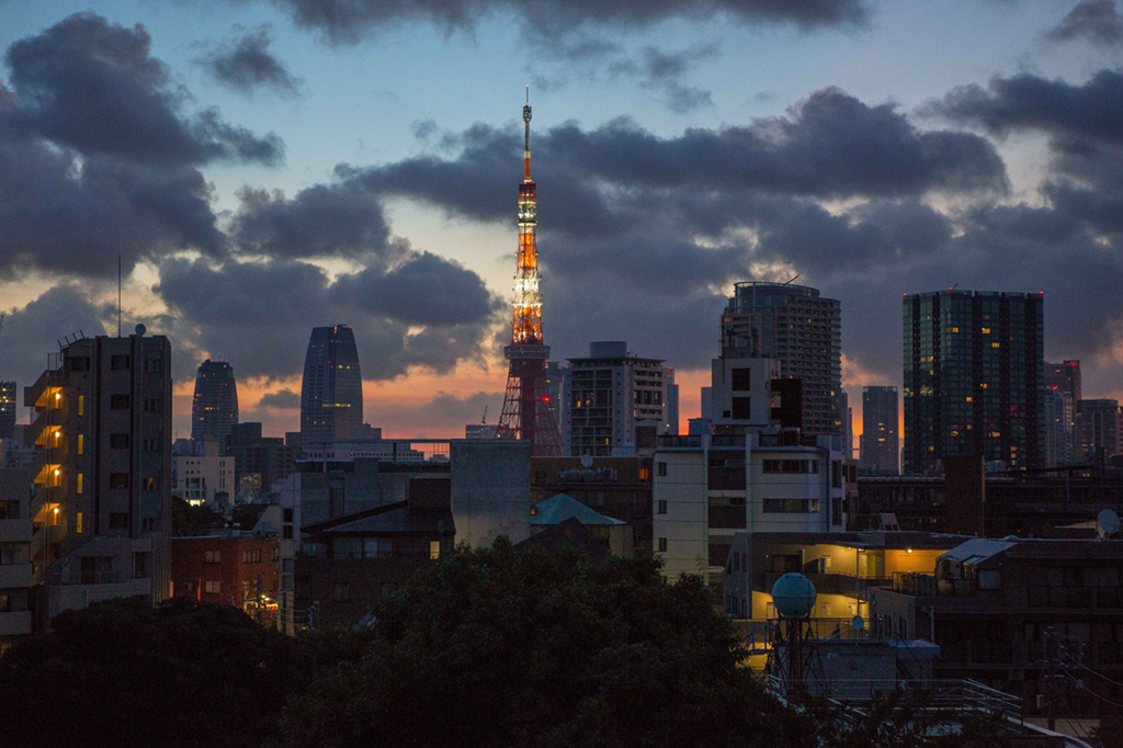 Ảnh tháp Tokyo thời điểm giao thoa giữa ngày và đêm