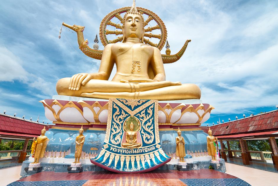 Ảnh tượng Phật bằng vàng lớn ở phía nam Pattaya