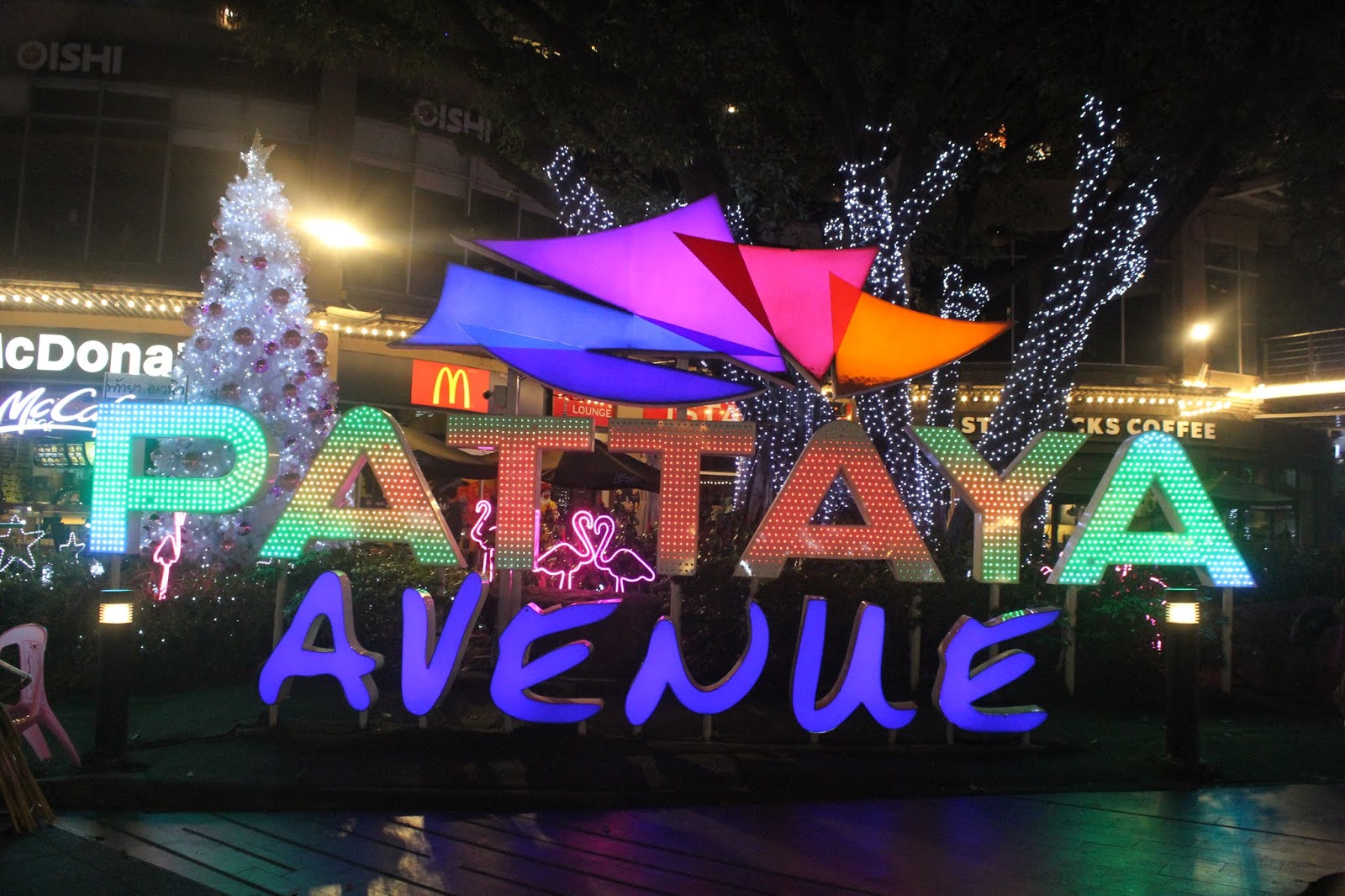 Hình ảnh thành phố ăn chơi Pattaya của Thái Lan