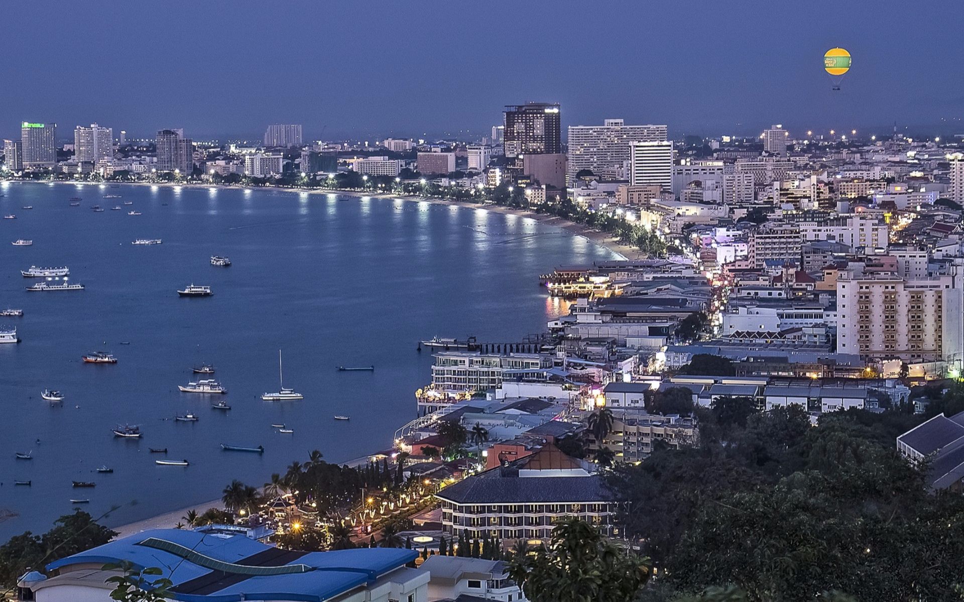 Hình ảnh thành phố Pattaya chiều chạng vạng