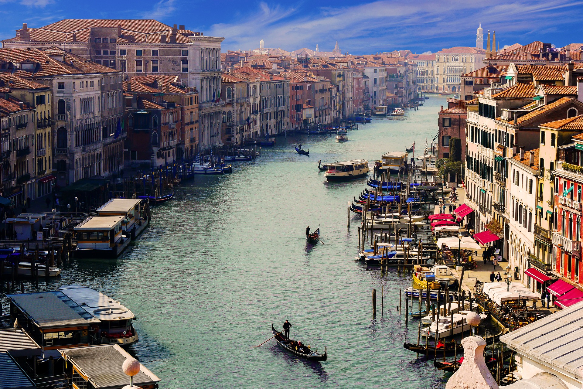 Hình ảnh thành phố Venice nhìn tòa nhà cao tầng