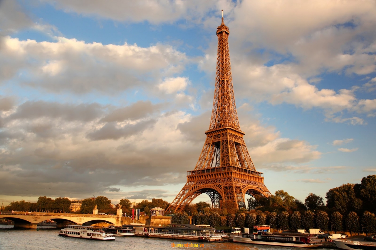 Vẻ đẹp hoa lệ của tháp Eiffel