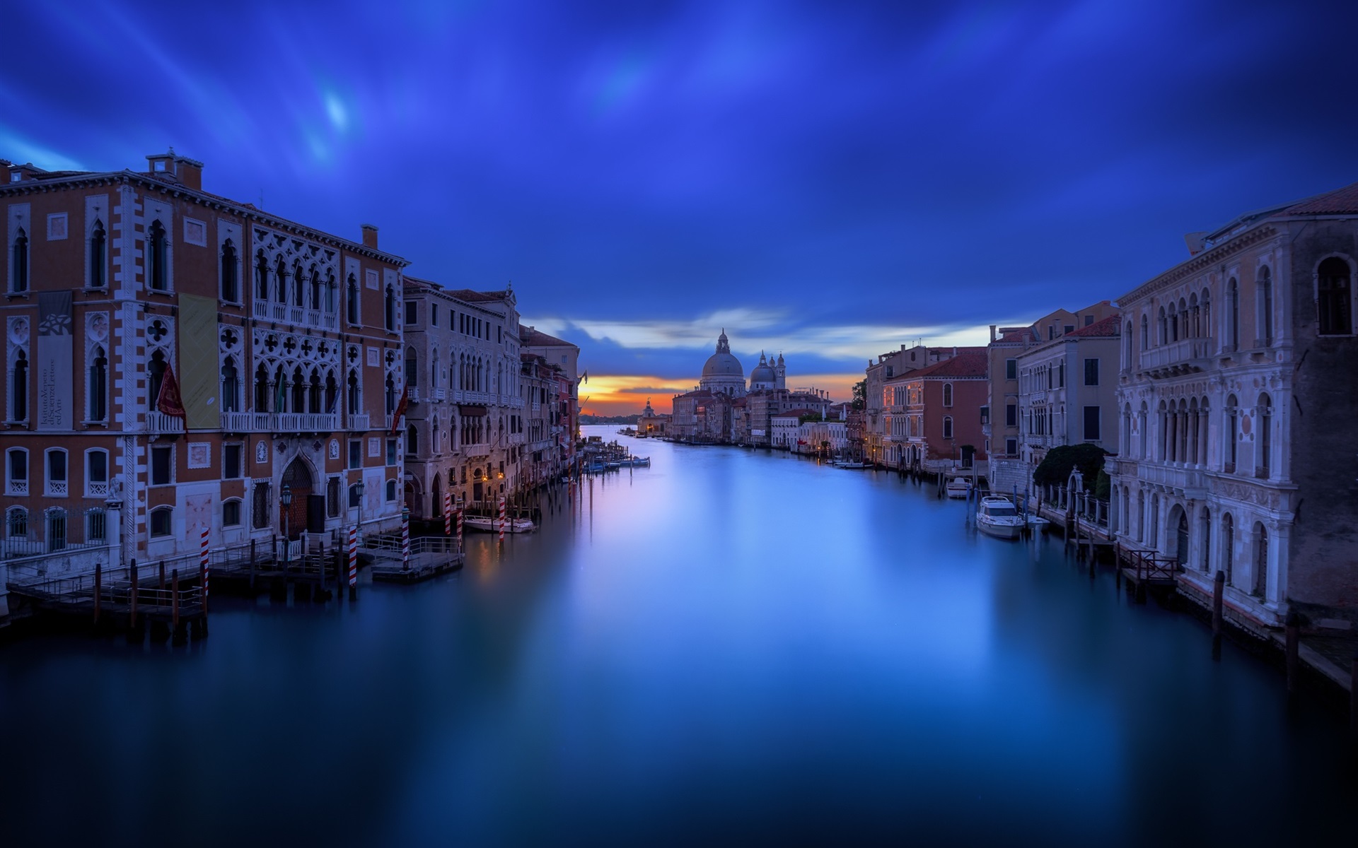Wallpaper Venice city at night