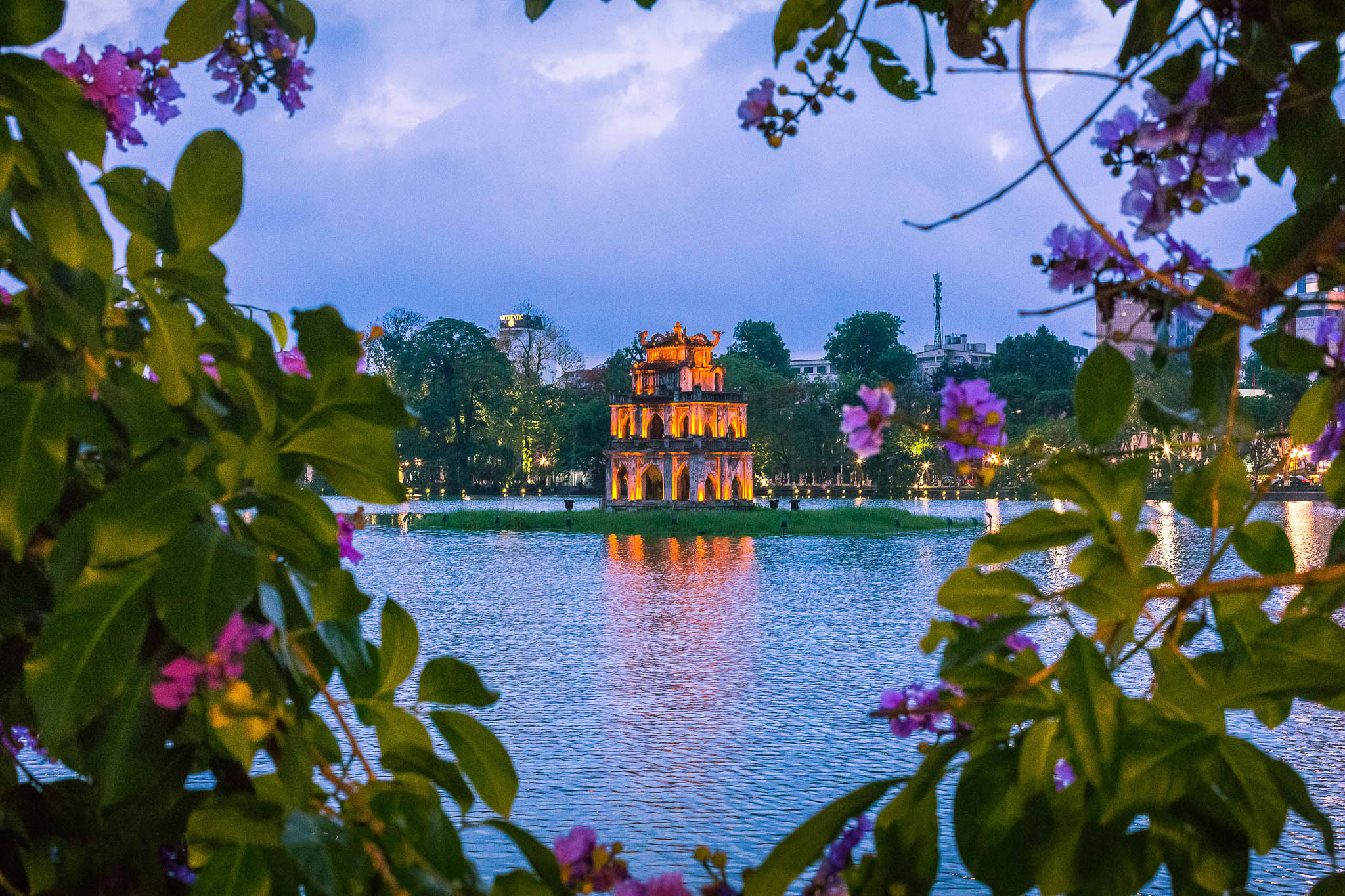 Ảnh Hồ Gươm - biểu tượng của thủ đô Hà Nội