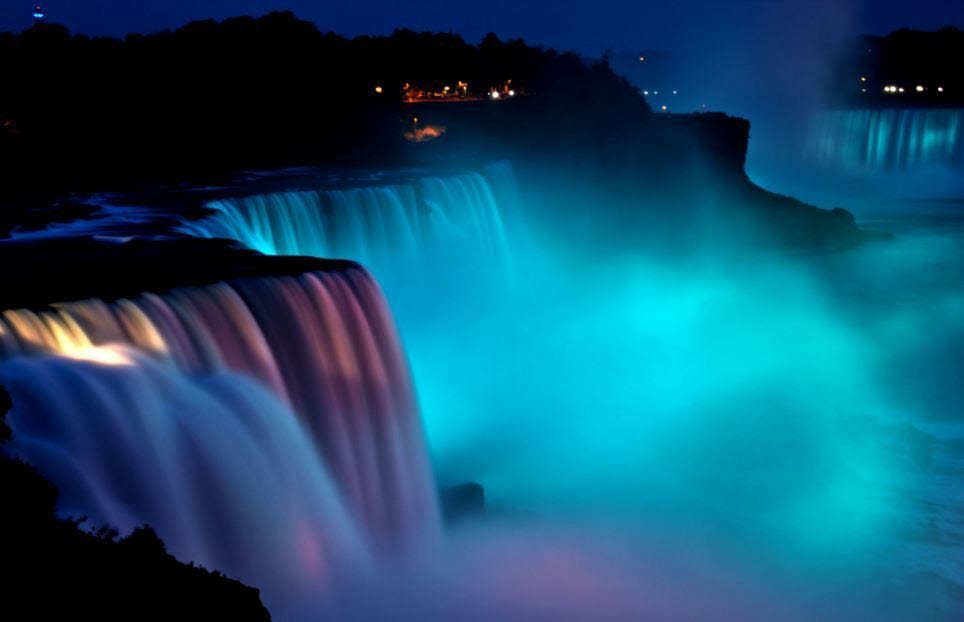 Ảnh lễ hội ánh sáng đầy màu sắc ở thác Niagara nổi tiếng