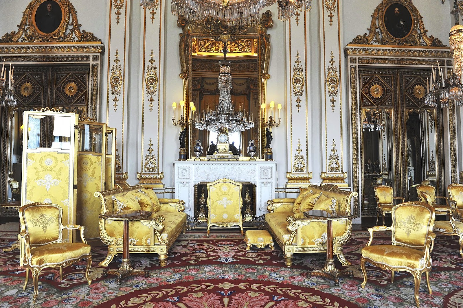 Ảnh nội thất trong căn phòng cung điện Buckingham