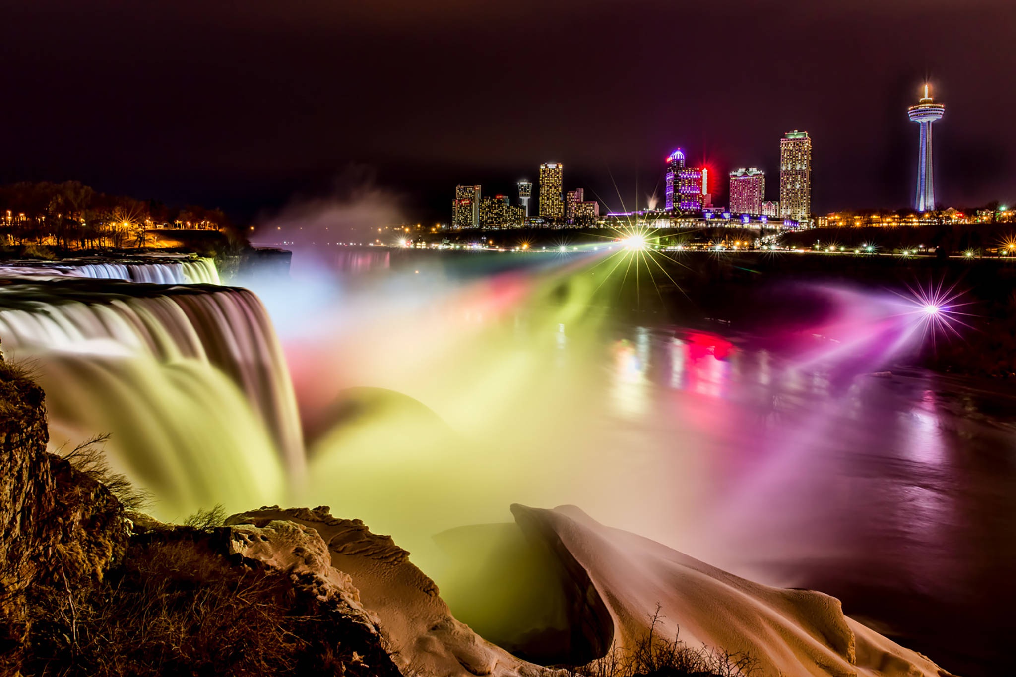 Ảnh thác Niagara lúc lên đèn