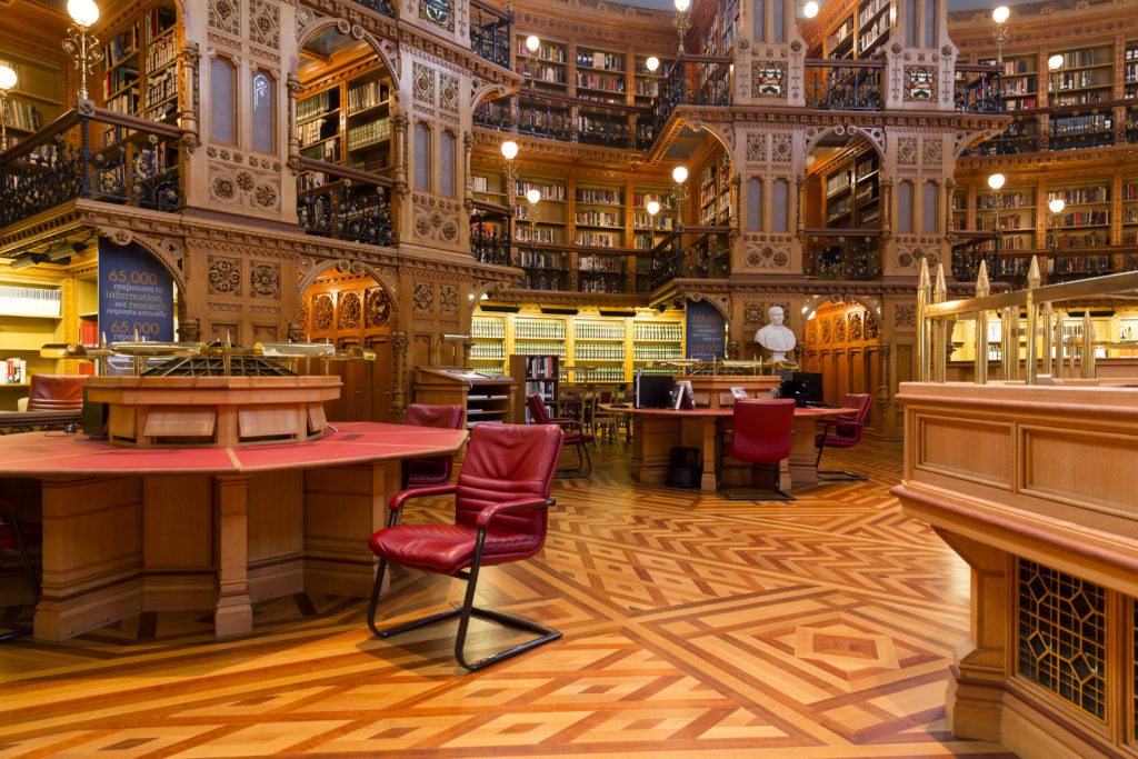 Ảnh thư viện đẹp với kiến trúc cổ điển, sang trọng