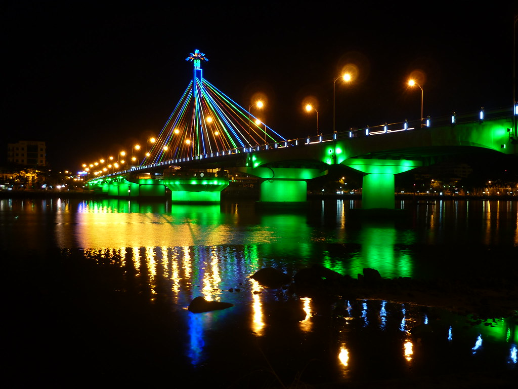 Hình ảnh cầu quay sông Hàn Đà Nẵng lúc về đêm