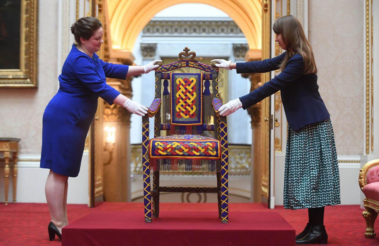 Hình ảnh ghế nữ hoàng trong cung điện Buckingham