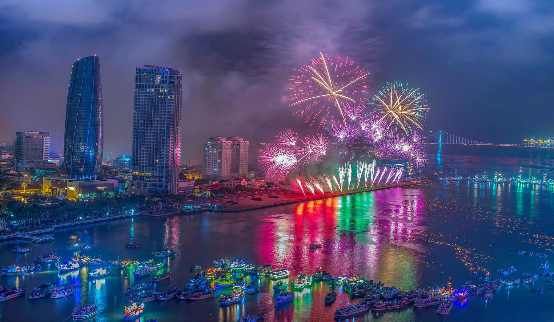 Hình ảnh sông Hàn dịp lễ hội bắn pháo hoa Quốc tế Đà Nẵng