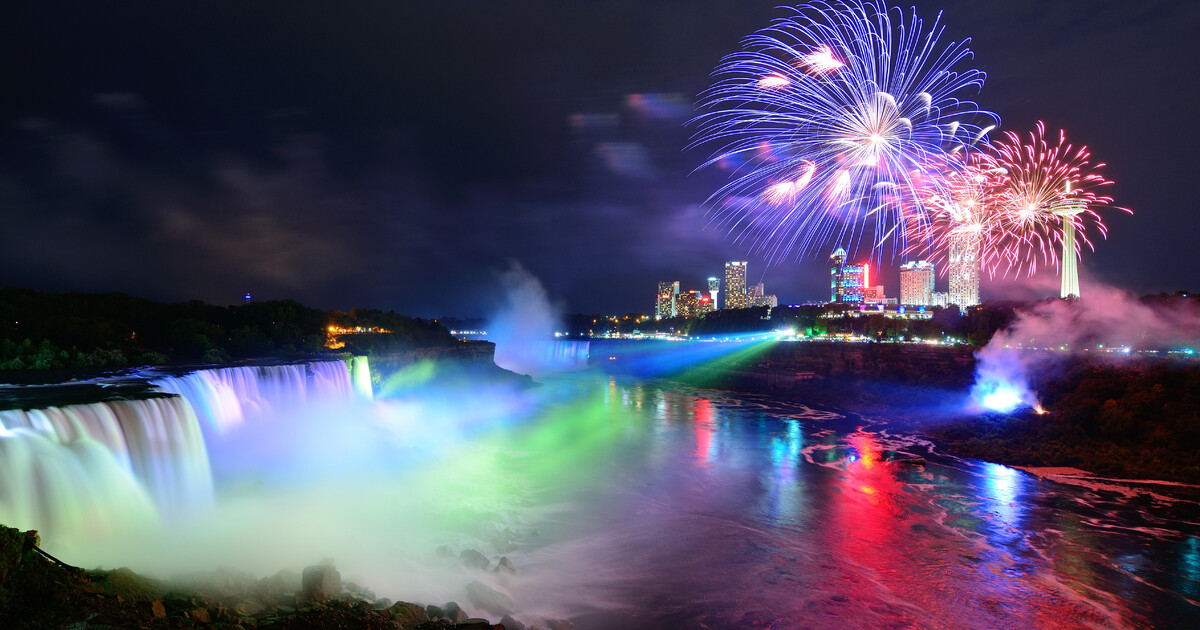 Hình ảnh thác Niagara mùa lễ hội ánh sáng
