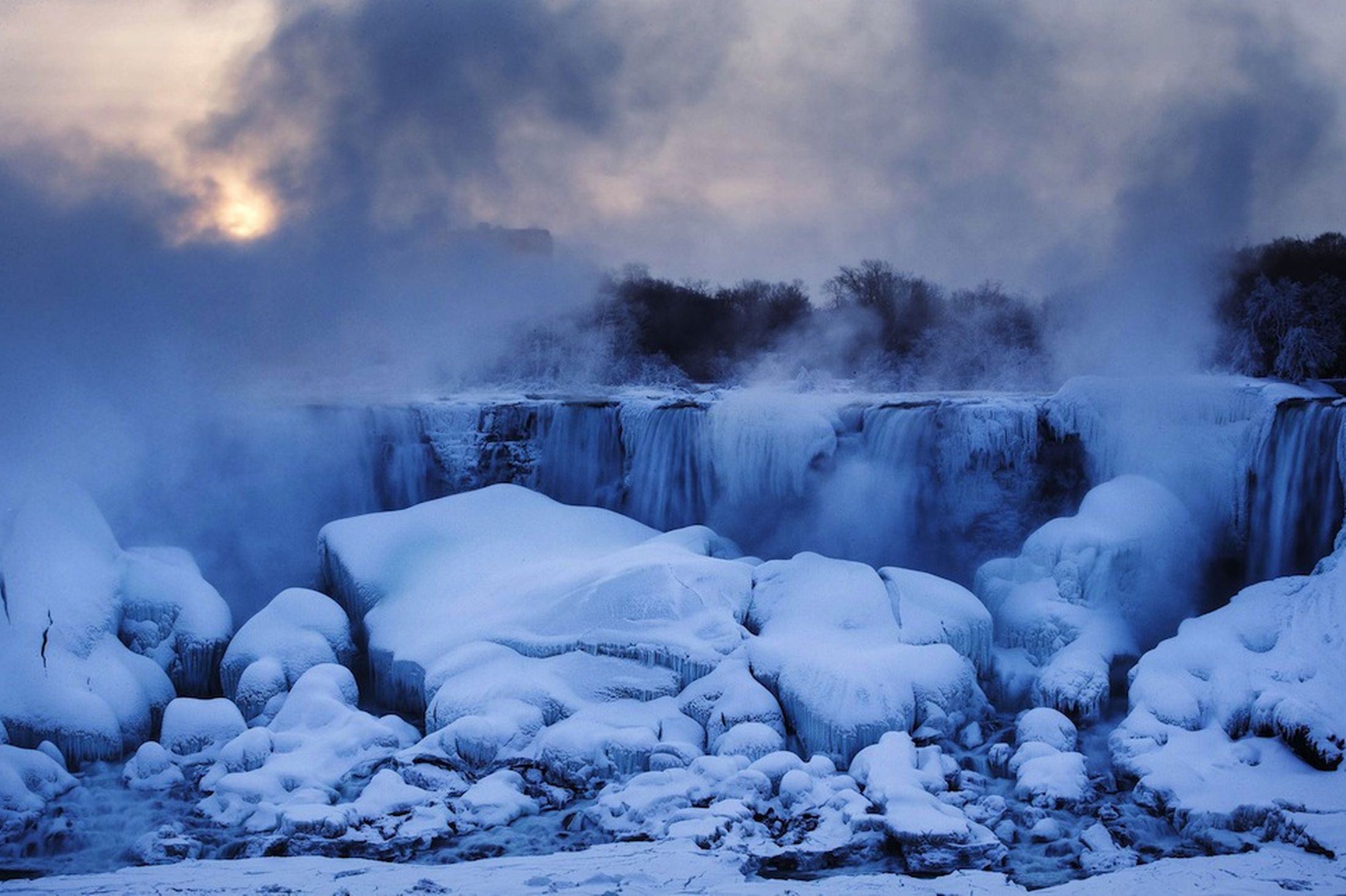 Vẻ đẹp thiên đường của thác Niagara mùa đông