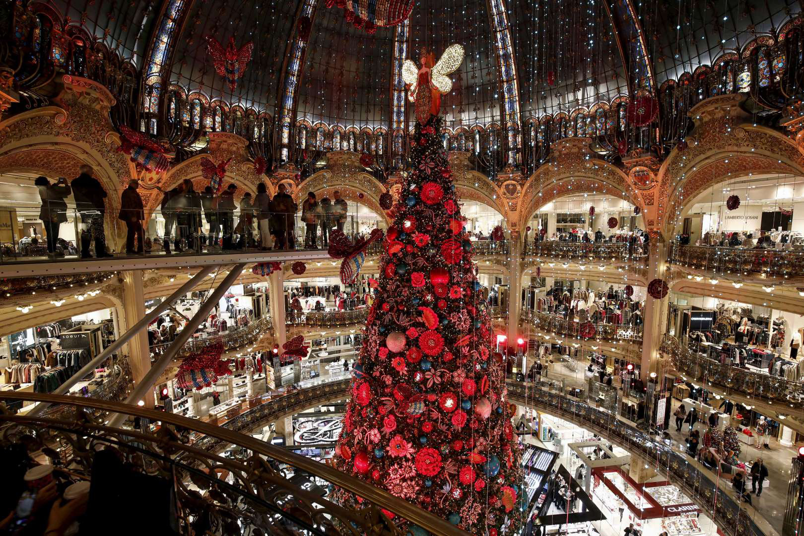 Ảnh cây thông Noel lung linh tại các trung tâm mua sắm