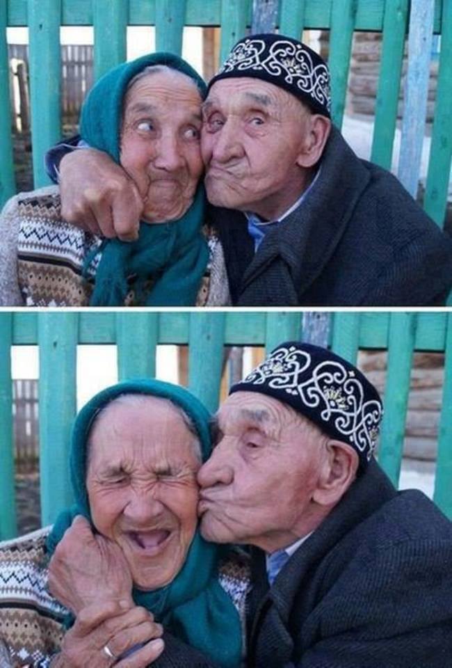 Hình ảnh siêu hài hước về các cặp vợ chồng già