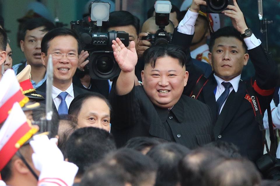 Ảnh chủ tịch Kim Jong-un vẫy tay chào tạm biệt người dân Việt Nam
