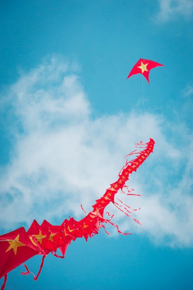 Hình ảnh cánh diều mang cờ Việt Nam