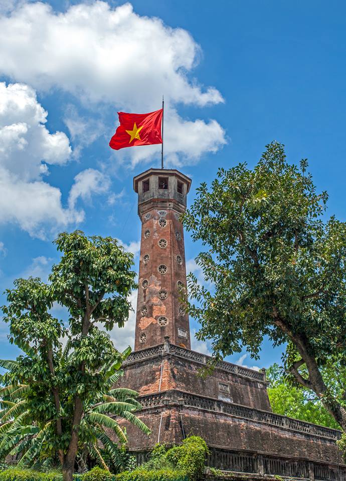 Hình ảnh cột cờ Hà Nội - biểu tượng của Thủ đo