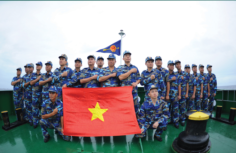 Hình ảnh lá cờ Việt Nam với thông điệp quyết tâm bảo vệ chủ quyền