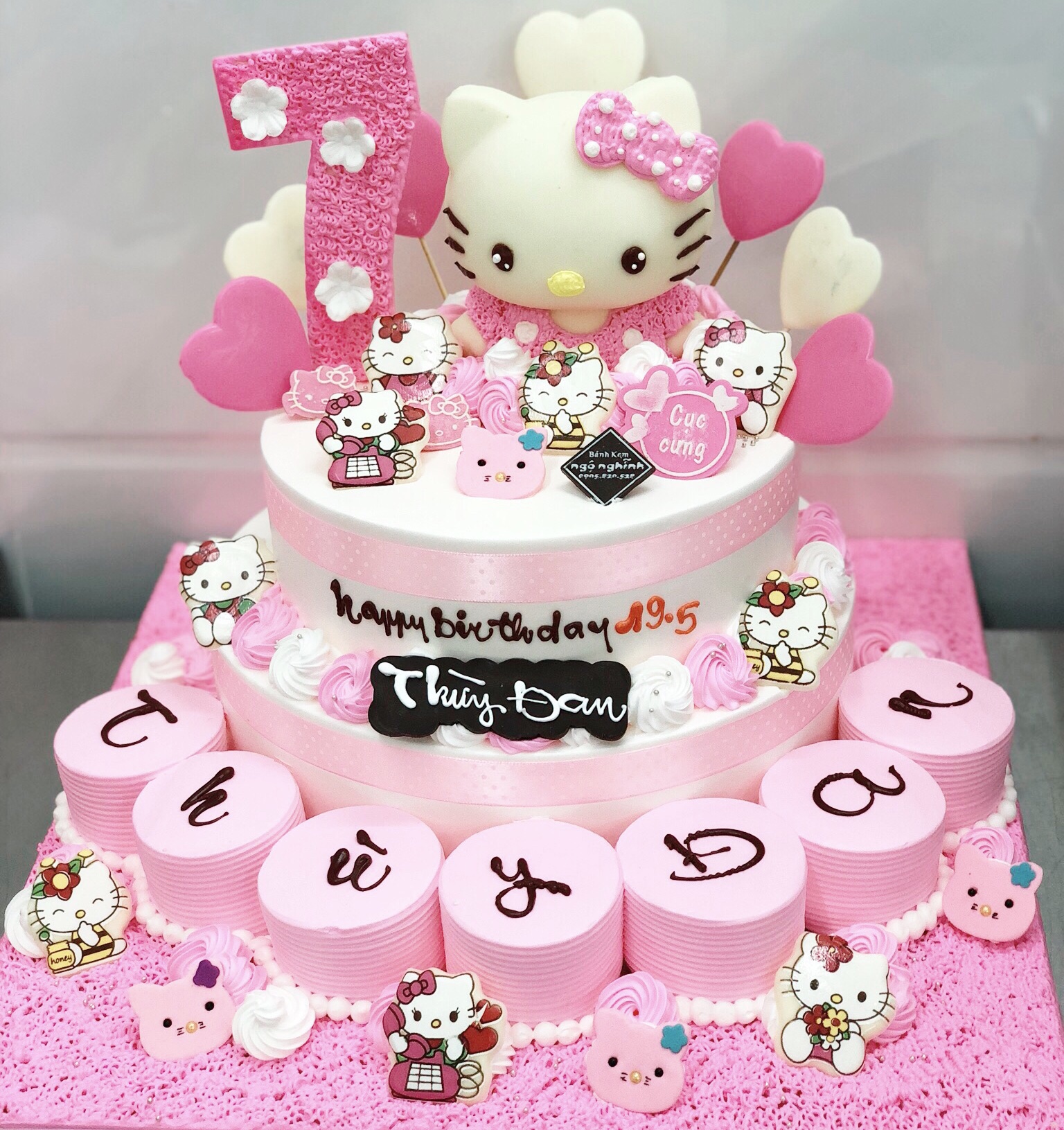 Hình ảnh bánh kem sinh nhật màu hồng Hello Kitty