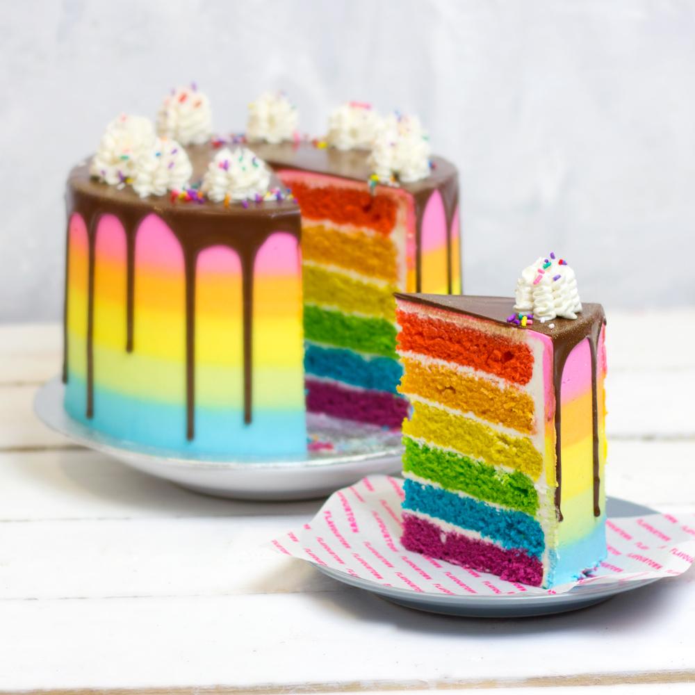 Hình ảnh bánh kem sinh nhật nhiều màu sắc