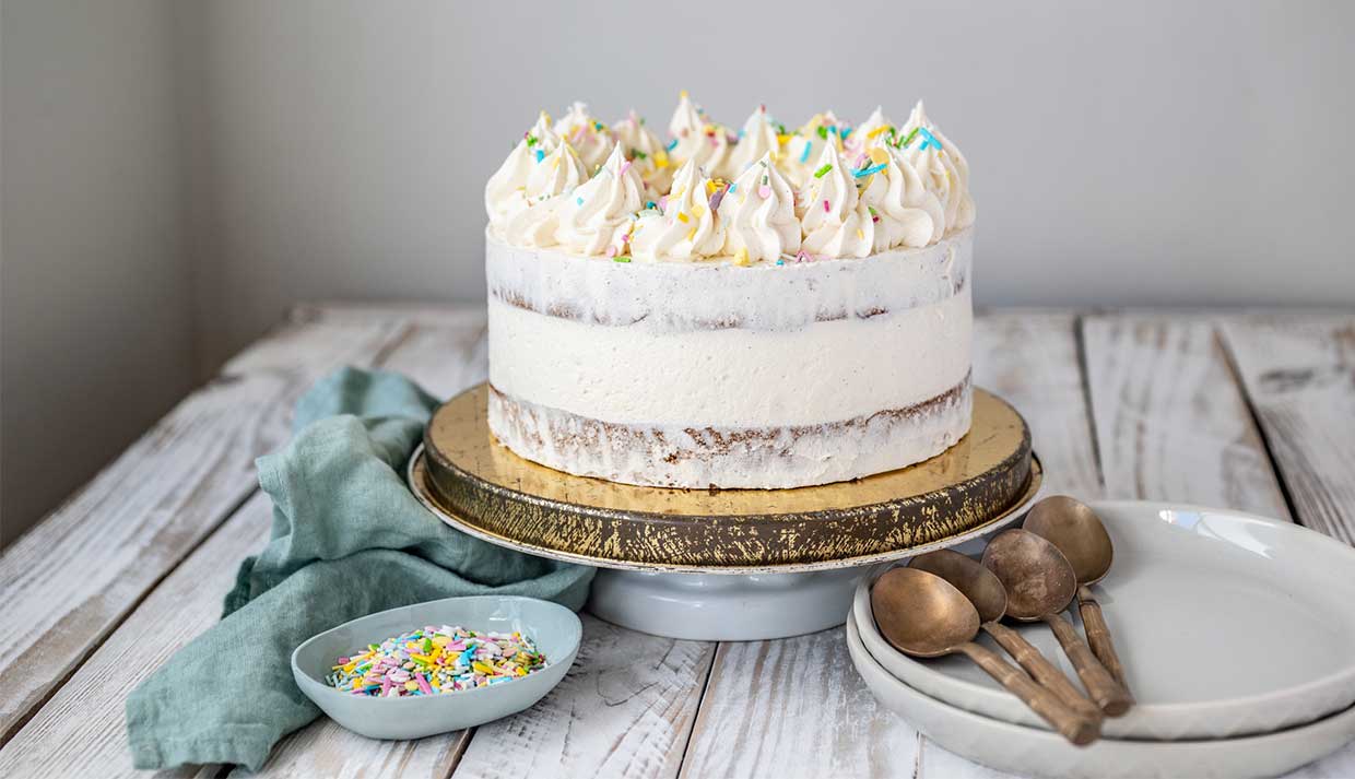 Hình ảnh bánh kem sinh nhật vani trắng